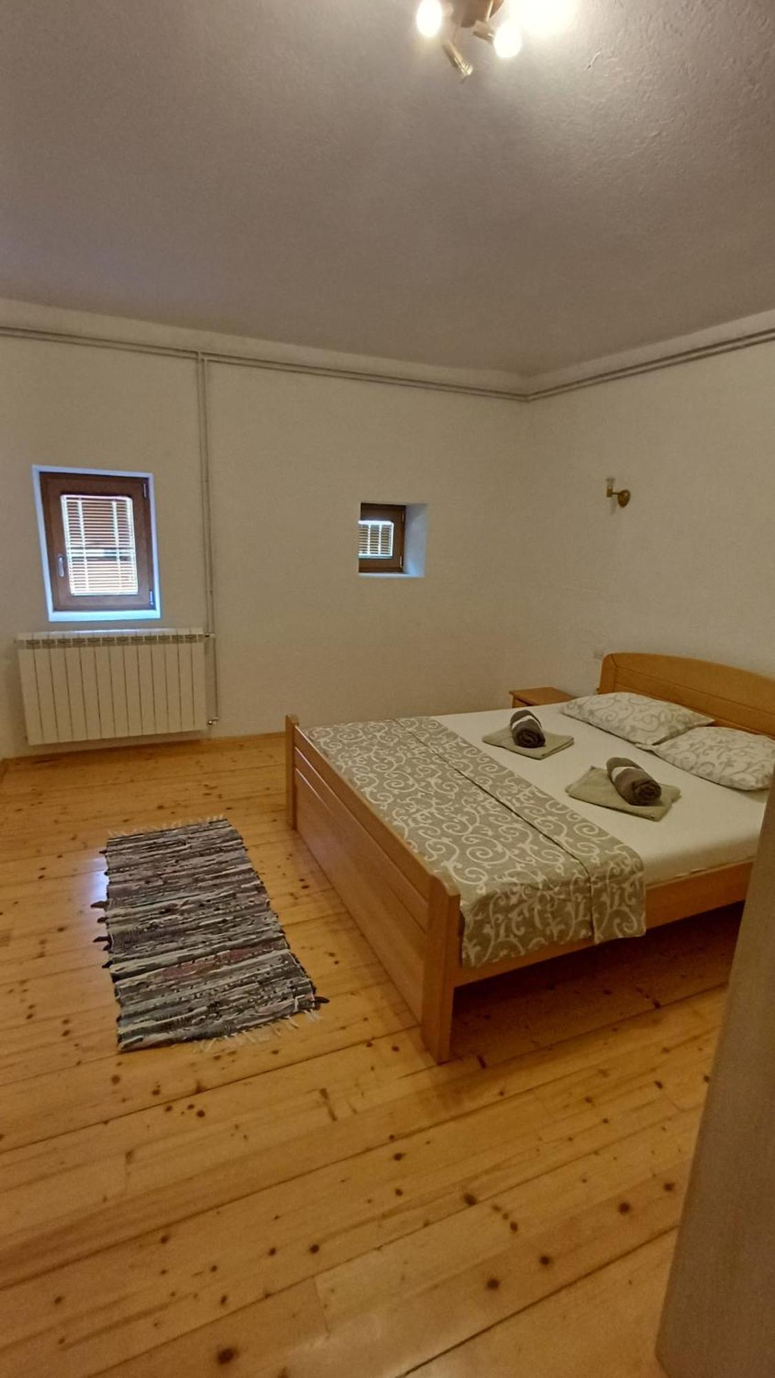 Stonehill Apartment